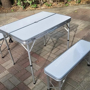 캠핑용 휴대 테이블과 의자셋 팔아요
