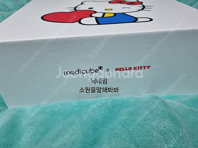 메디큐브 에이지알 부스터프로 헬로키티 에디션 미개봉 새...--2