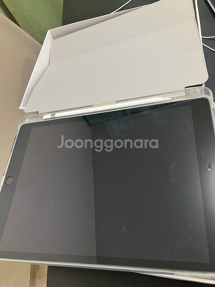 아이패드 7세대 그레이 32기가, 애플펜슬 1세대, 케이스 20만원에 팔아요--3