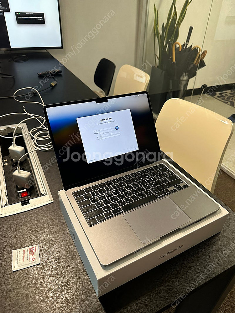 맥북에어 13인치 m2 스그 8GB RAM / 256G...--0