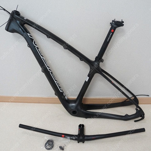 트리곤 다크니스XC 핸드메이드 MTB 카본프레임. 27.5휠