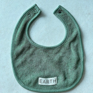 EARTH 얼쓰빕 턱받이 새상품 팔아요