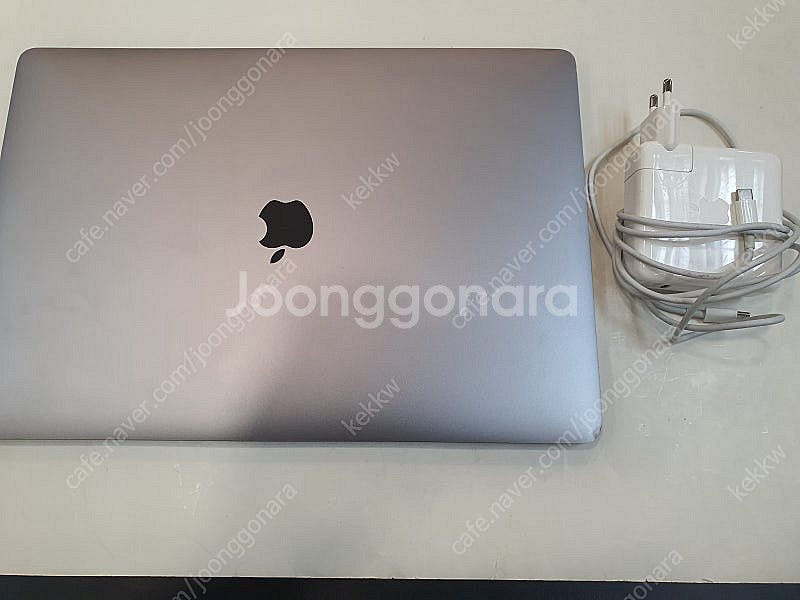 맥북프로 15인치 2018년형 40만원에 판매합니다 3...--0