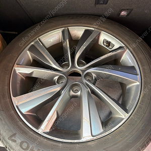 (판매)산타페 18인치 순정휠 + 타이어 포함(225/55/18) 팝니다.