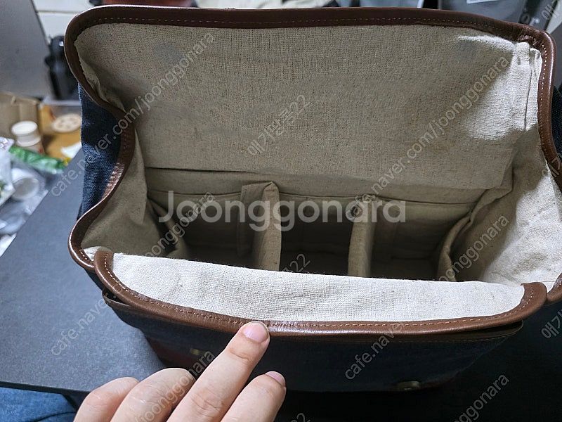 헤링본 포스트맨 가방 (네이비) 팝니다.--1