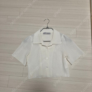 에잇세컨즈 크롭 블라우스