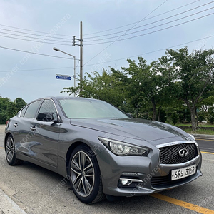 인피니티 q50 2.2d 차량 판매합니다.