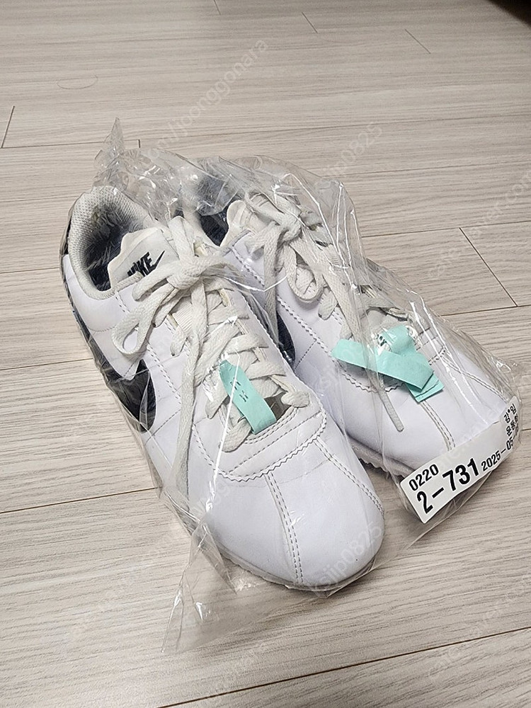 나이키 주니어 코르테즈 흰검 235mm 이미지