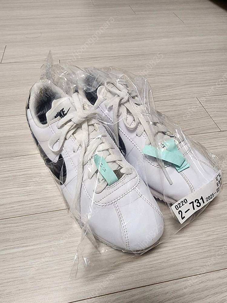 나이키 주니어 코르테즈 흰검 235mm 이미지