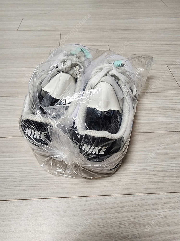 나이키 주니어 코르테즈 흰검 235mm 이미지