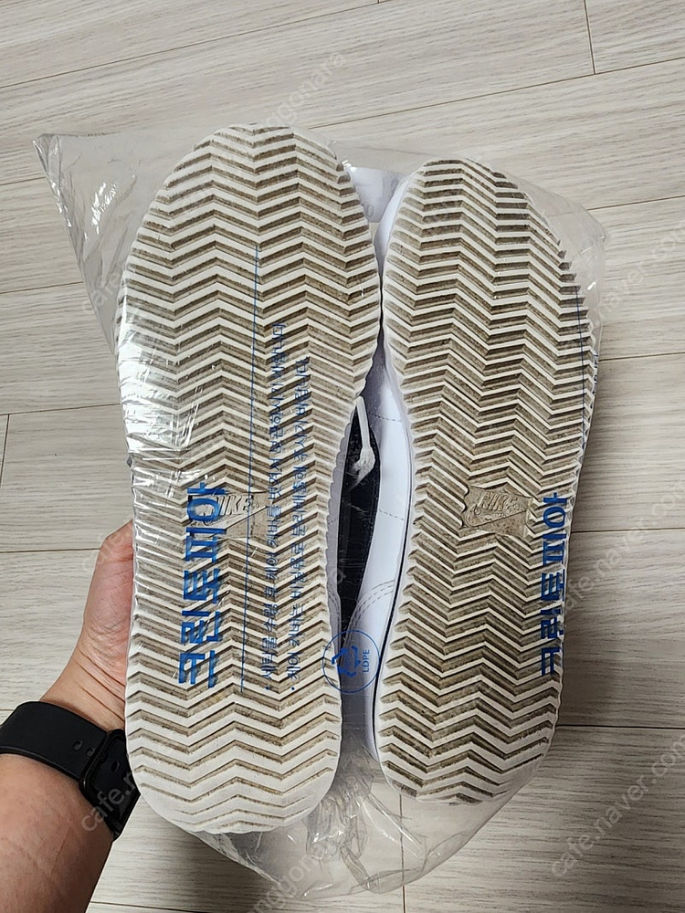 나이키 주니어 코르테즈 흰검 235mm 이미지