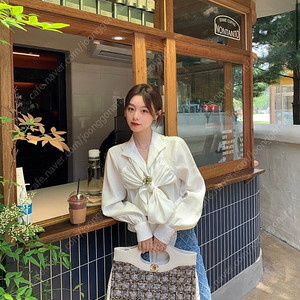 [정품][1회착용][8만원대판매중] 서쿠키 큐브라 블라우스 화이트 free