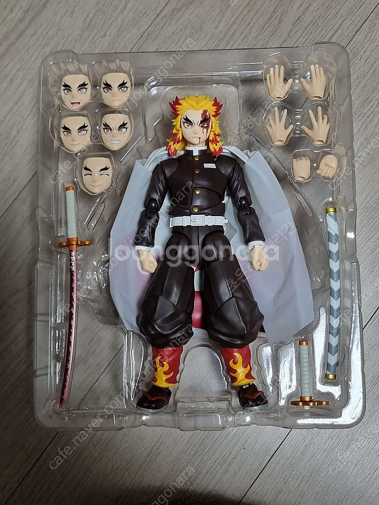 shf 귀멸의칼날 렌고쿠 쿄쥬로 개봉품--0