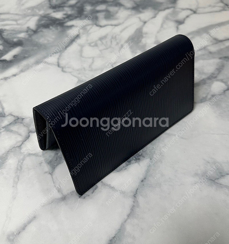 [미사용] 루이비통 에피 한정판 장지갑 M69540--3