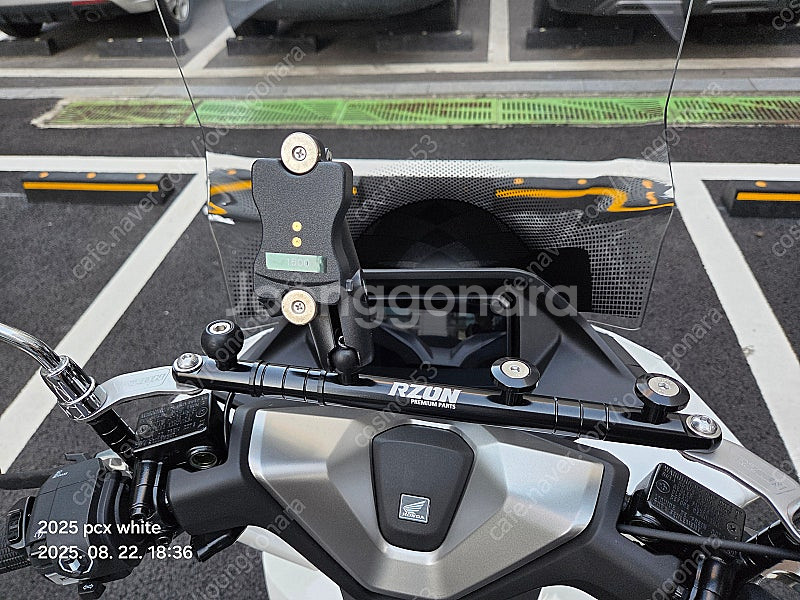혼다 2025 pcx white 1,094km--9