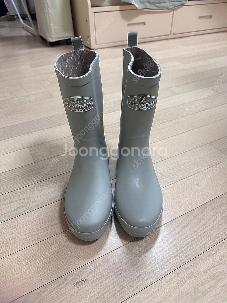 [가격내림] 시티브리즈X마크모크 미디 레인부츠 라이트 그린 40사이즈--4