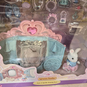 실바니안 눈꽃 토끼 소녀의 반짝이는 드레스룸 새상품입니다