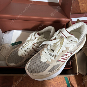 뉴발란스x로로피아나990v6