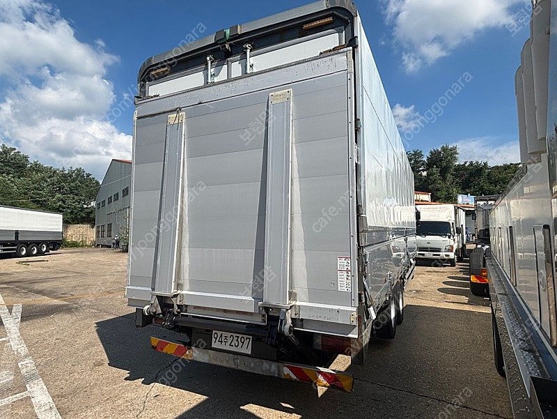 메가트럭 4.5톤 후축윙 리프트 차량입니다 이미지