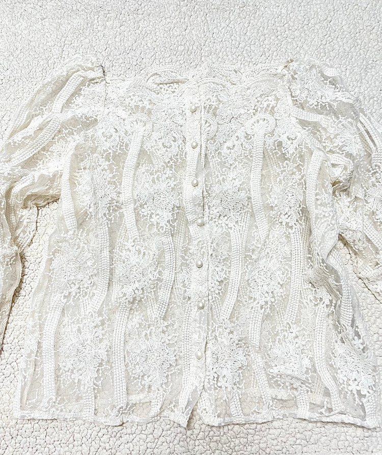 로맨틱 레이스 아이보리 오픈숄더블라우스 이미지