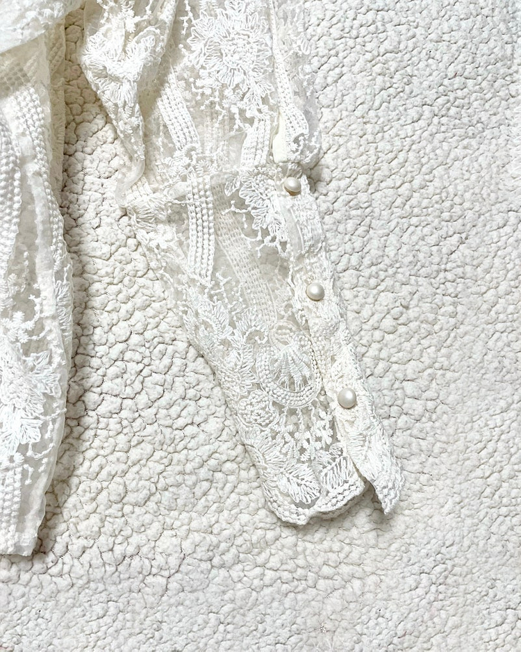 로맨틱 레이스 아이보리 오픈숄더블라우스 이미지