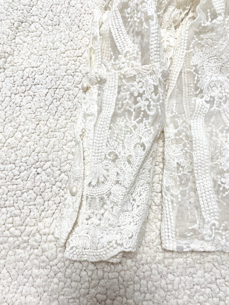 로맨틱 레이스 아이보리 오픈숄더블라우스 이미지