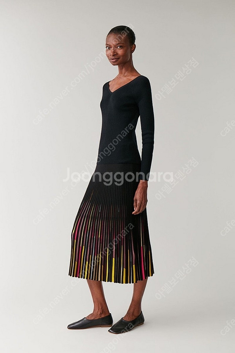 [L] COS 코스 니트 인타르시아 스트라이프 플리티드 플리츠 스커트--1