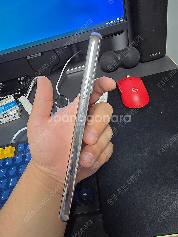 갤럭시 S22 플러스 화이트 256GB 팝니다.--2