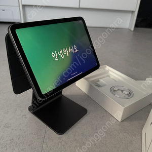 아이패드 미니 7세대 + 엘라고 마그네틱 케이스 + 엘라고 거치대