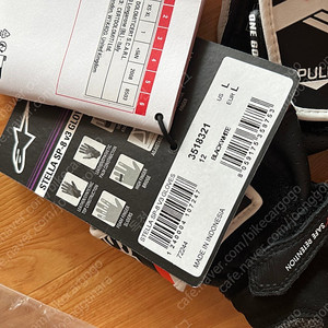 알파인스타 SP-8 V3 GLOVES 롱글러브 흰검 새거 팝니다