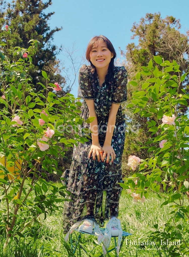 공효진착용) 써스데이아일랜드 원피스 샤틴 레니본 오즈세...--2