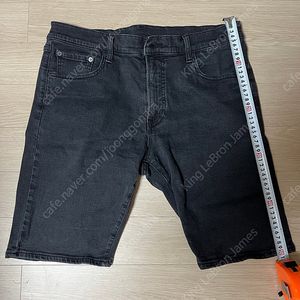 유니클로 블랙 슬림핏 데님 반바지 L (에어리즘 반팔 L 2장 증정)