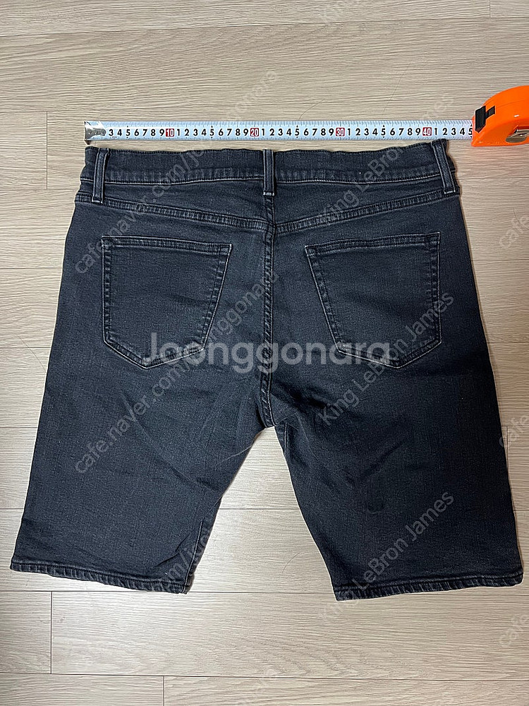 유니클로 블랙 슬림핏 데님 반바지 L (에어리즘 반팔 ...--1