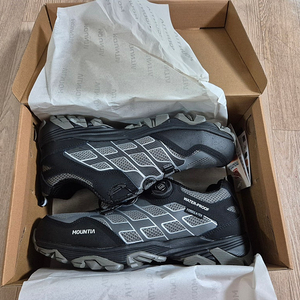 안전화 270mm 새제품 판매합니다.