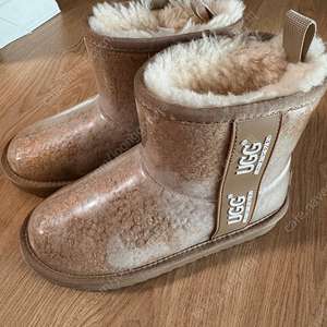 키즈 클리어부츠 어그 (size aus13-2)