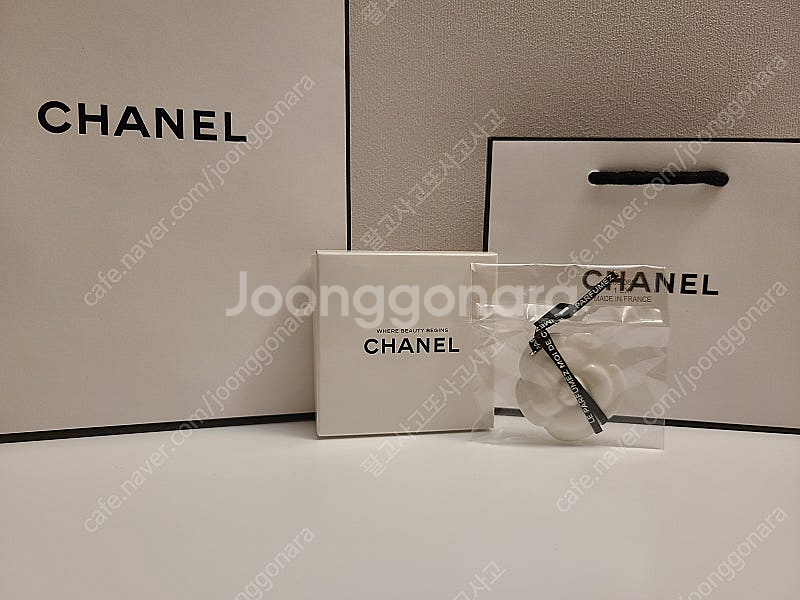 정품) 새상품 샤넬 까멜리아 도자기 장식품 방향제 (코...--0