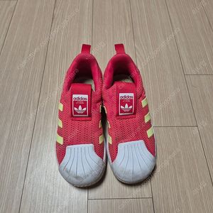 아디다스 키즈 아동 운동화 슈퍼스타 180 사이즈 판매합니다.