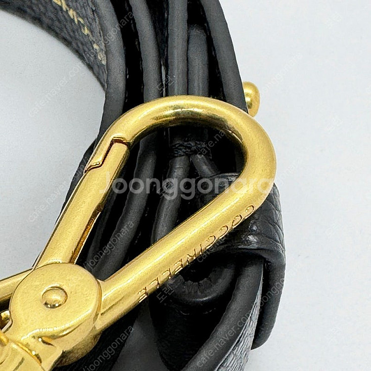 Coccinelle 코치넬레 비트 미뇽 하프문 블랙--3