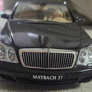 1:18 1/18 오토아트 마이바흐57 투톤 다이캐스트 팝니다.