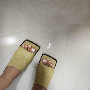 보테가베네타 샌들38 (35만원)
