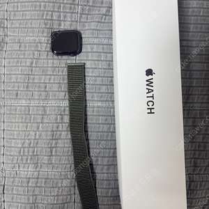 애플워치6 티타늄 44mm 스페이스블랙 팝니다.