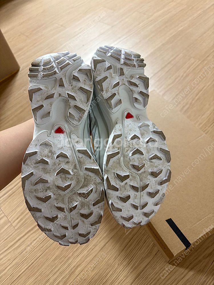 살로몬xt-6 화이트 230사이즈--2