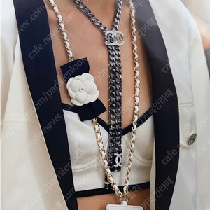 샤넬 체인 카드홀더 까멜리아 체인카드홀더목걸이 새상품