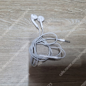 애플, AKG 번들 이어폰외 팝니다