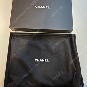 샤넬 클래식 캐비어 미듐 파우치 은장