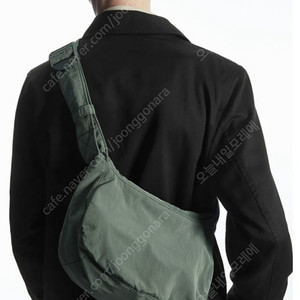 코스 새들백 다크 그린 판매합니다.