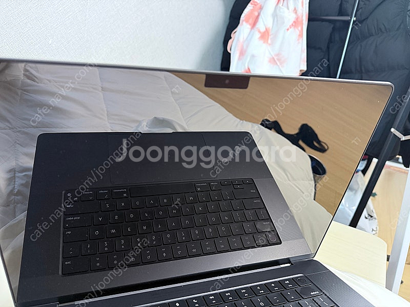 맥북프로 M4 16인치 기본형 영문자판 팝니다--4
