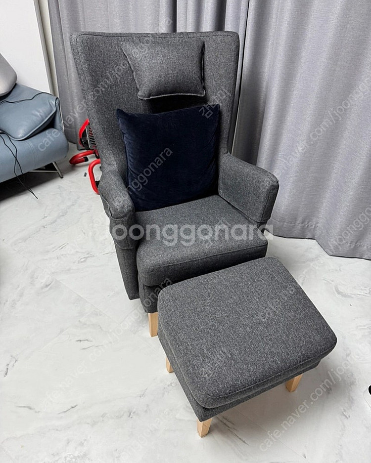 이케아 옴텡크삼 암체어+풋스툴 세트 거의 새것 윙체어 원가 61만--1