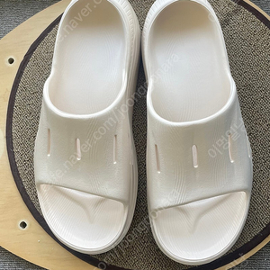 호카 오라 리커버리 슬라이드 아이보리 270mm