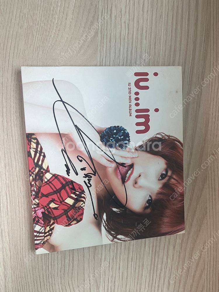 아이유 iu...im 두번째 미니 앨범 친필싸인 앨범--0